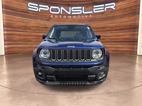 Used 2018 Jeep Renegade Latitude w/ UConnect 8.4 Nav Group AWD/4WD image 10