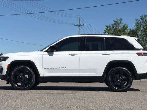 Used 2025 Jeep Grand Cherokee Limited w/ Black Appearance Package AWD/4WD image 5