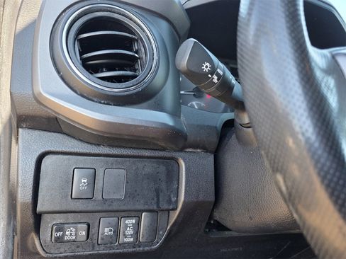 Used 2022 Toyota Tacoma TRD Off-Road image 17