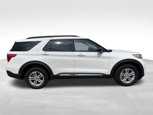 Used 2024 Ford Explorer XLT w/ Equipment Group 202A AWD/4WD image 28