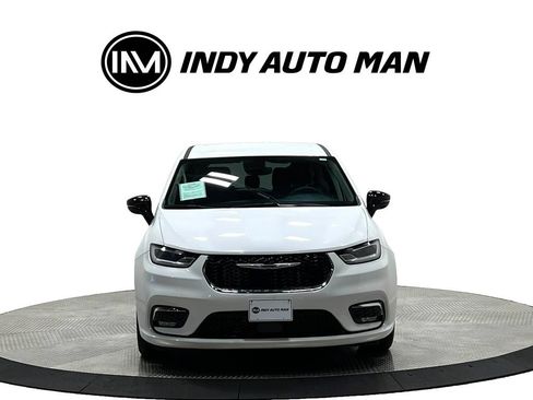 Used 2024 Chrysler Pacifica Limited FWD image 10