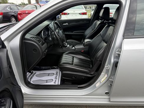 Used 2021 Chrysler 300 S RWD image 9