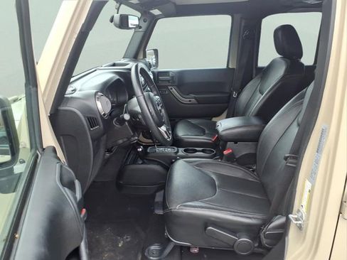 Used 2018 Jeep Wrangler Unlimited Sahara image 18