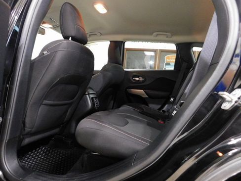 Used 2017 Jeep Cherokee Latitude w/ Comfort & Convenience Group image 68