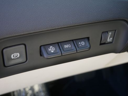 Used 2023 Buick Enclave Avenir w/ Avenir Technology Package AWD/4WD image 26