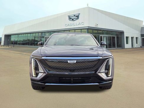 Certified 2025 Cadillac Lyriq Luxury image 2