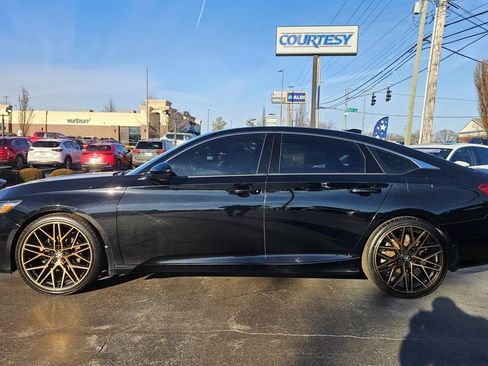 Used 2019 Honda Accord Sport image 2