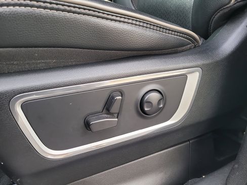 Used 2022 RAM 1500 Laramie RWD image 19