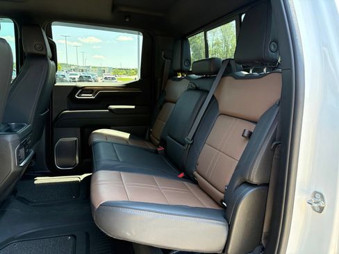Used 2023 Chevrolet Silverado 1500 High Country w/ High Country Premium Package AWD/4WD image 31