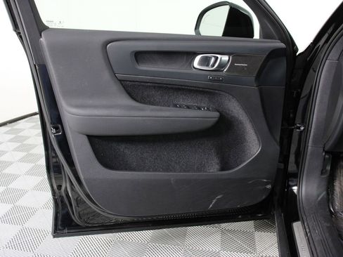 Certified 2023 Volvo XC40 Recharge Ultimate image 17