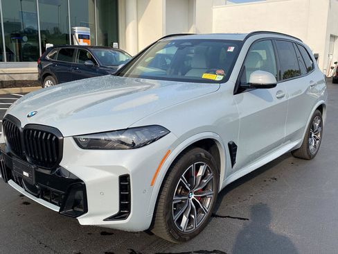 Used 2025 BMW X5 xDrive40i w/ M Sport Package AWD/4WD image 6