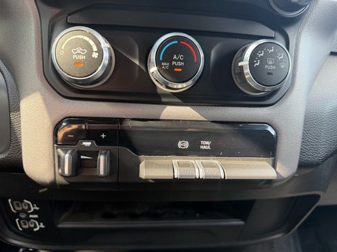Used 2024 RAM 3500 Big Horn AWD/4WD image 46