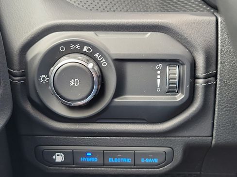 Used 2025 Jeep Wrangler Unlimited Rubicon 4xe w/ Convenience Group AWD/4WD image 25
