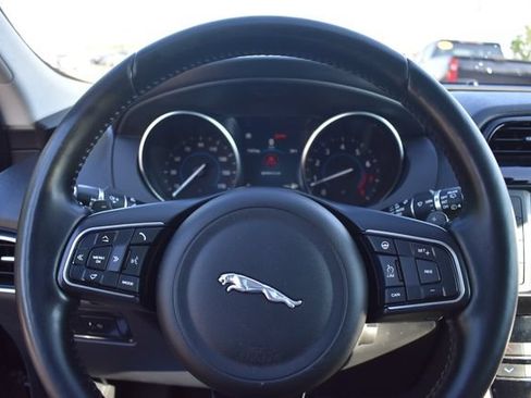 Used 2018 Jaguar F-PACE Premium AWD/4WD image 38