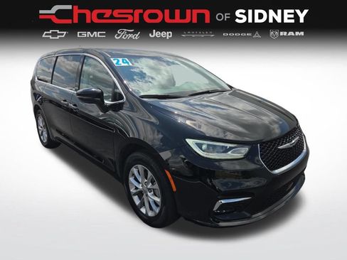 Used 2024 Chrysler Pacifica Touring-L w/ Uconnect Theater Family Group AWD/4WD image 3