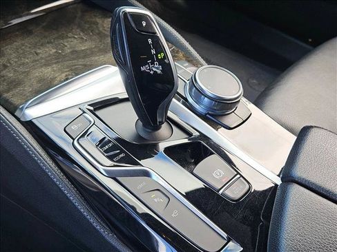 Used 2018 BMW 530e image 11