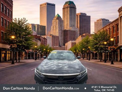Used 2018 Honda Accord Sport image 2