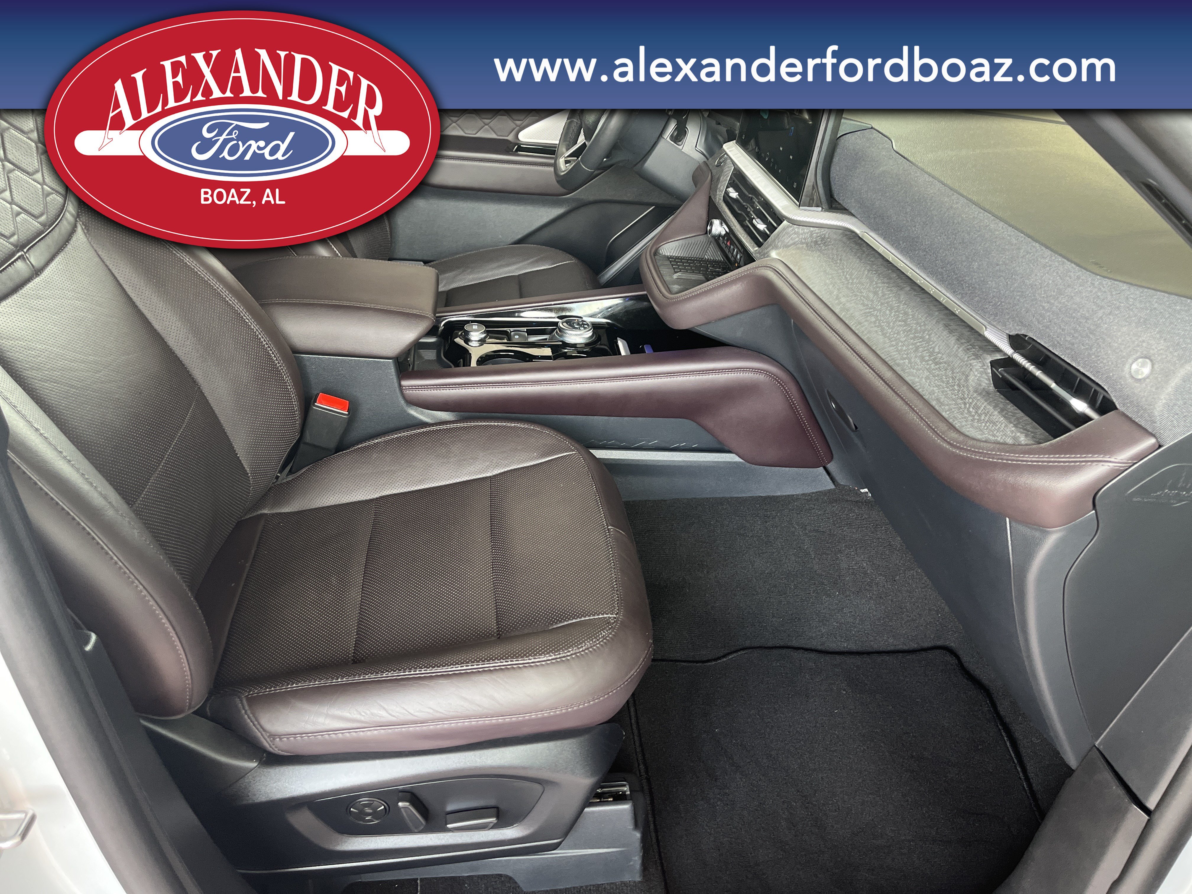 Used 2025 Ford Explorer Platinum w/ LUX Leather Package AWD/4WD image 14
