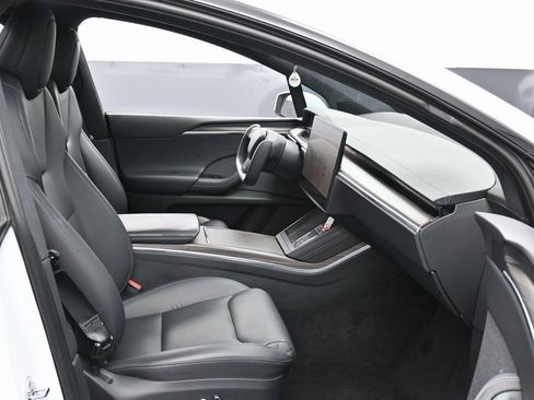 Used 2023 Tesla Model X image 32