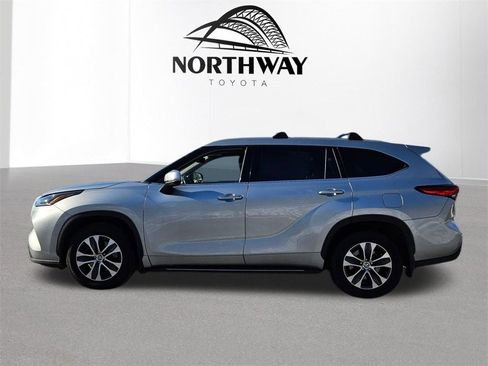 Used 2022 Toyota Highlander XLE image 7