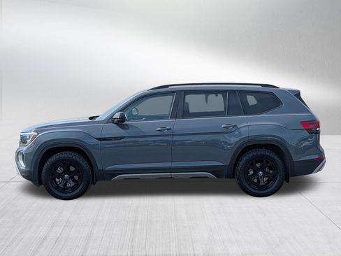 Certified 2025 Volkswagen Atlas Peak Edition SE AWD/4WD image 4