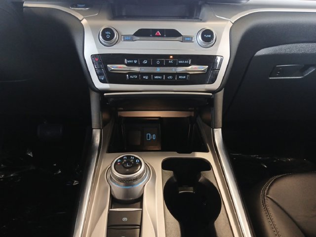 Used 2022 Ford Explorer XLT w/ Equipment Group 202A RWD image 4