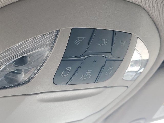 Used 2024 Chrysler Pacifica Limited FWD image 31