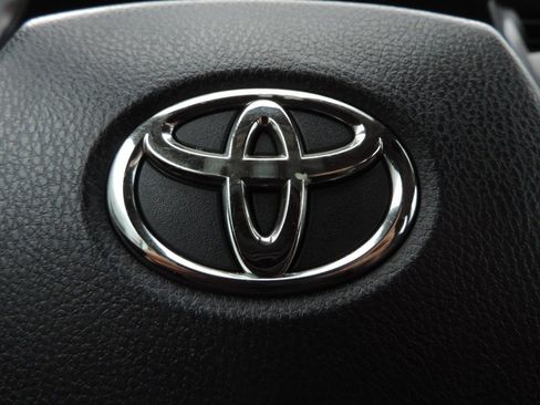 Used 2020 Toyota Camry LE FWD image 24