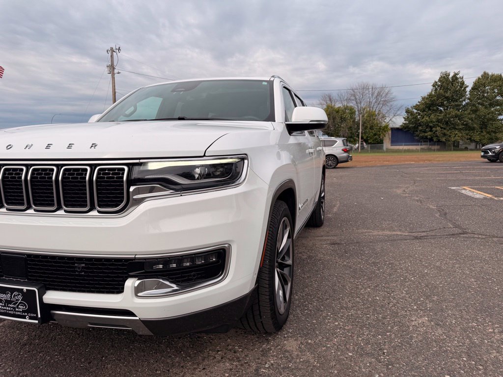 Used 2022 Jeep Wagoneer Series III w/ Premium Group I AWD/4WD image 15