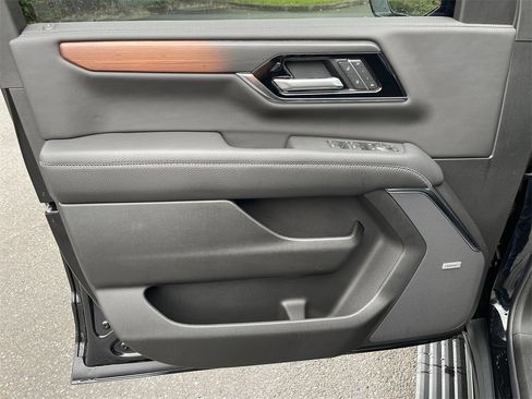 New 2026 GMC Yukon Denali w/ Sun & Power Step Package image 23