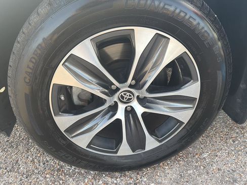 Used 2022 Toyota Highlander XLE image 10