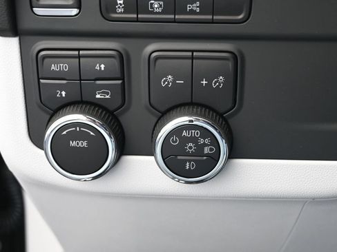 Used 2025 Chevrolet Tahoe Premier AWD/4WD image 36