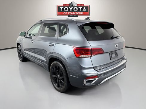 Used 2023 Volkswagen Taos SE w/ Panoramic Sunroof Package AWD/4WD image 5
