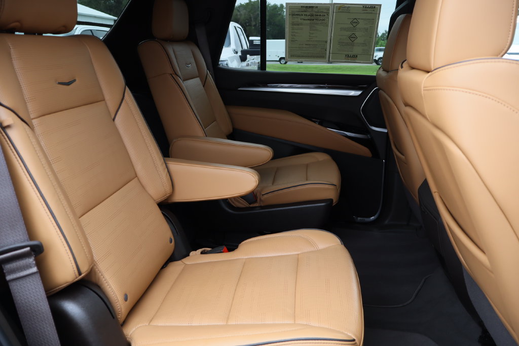 Certified 2025 Cadillac Escalade Premium Luxury w/ Touring Package AWD/4WD image 38