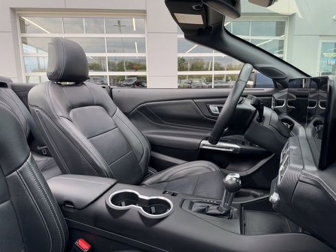 Used 2025 Ford Mustang Premium RWD image 37