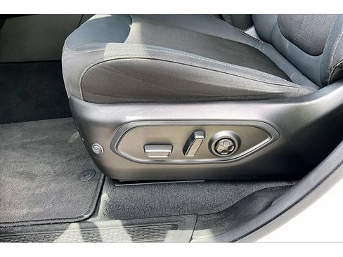 Certified 2024 Jeep Grand Cherokee Laredo AWD/4WD image 29