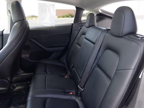 Used 2022 Tesla Model Y Long Range AWD/4WD image 17