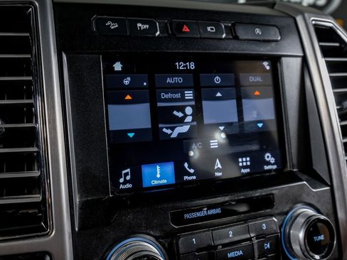 Used 2018 Ford F150 Platinum w/ Equipment Group 701A Luxury image 29