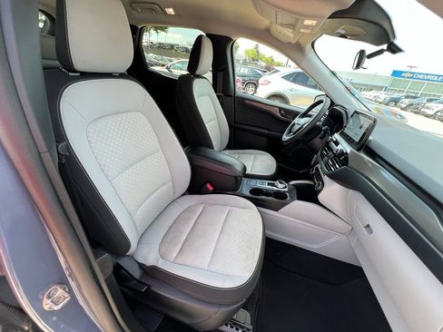 Used 2025 Ford Escape Active AWD/4WD image 28