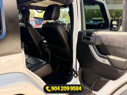 Used 2017 Jeep Wrangler Unlimited Sahara w/ Connectivity Group AWD/4WD image 28
