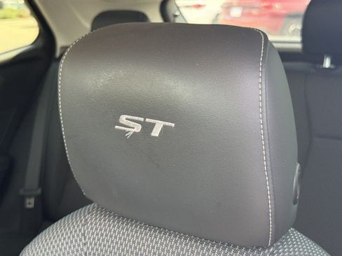 Used 2023 Buick Envision Preferred FWD image 21