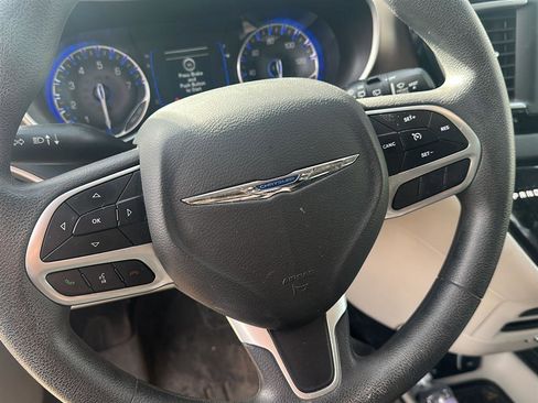 Used 2018 Chrysler Pacifica Touring Plus w/ Tire & Wheel Group image 26