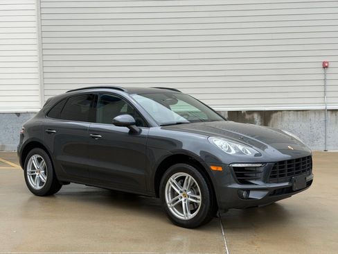 Used 2017 Porsche Macan AWD/4WD image 1
