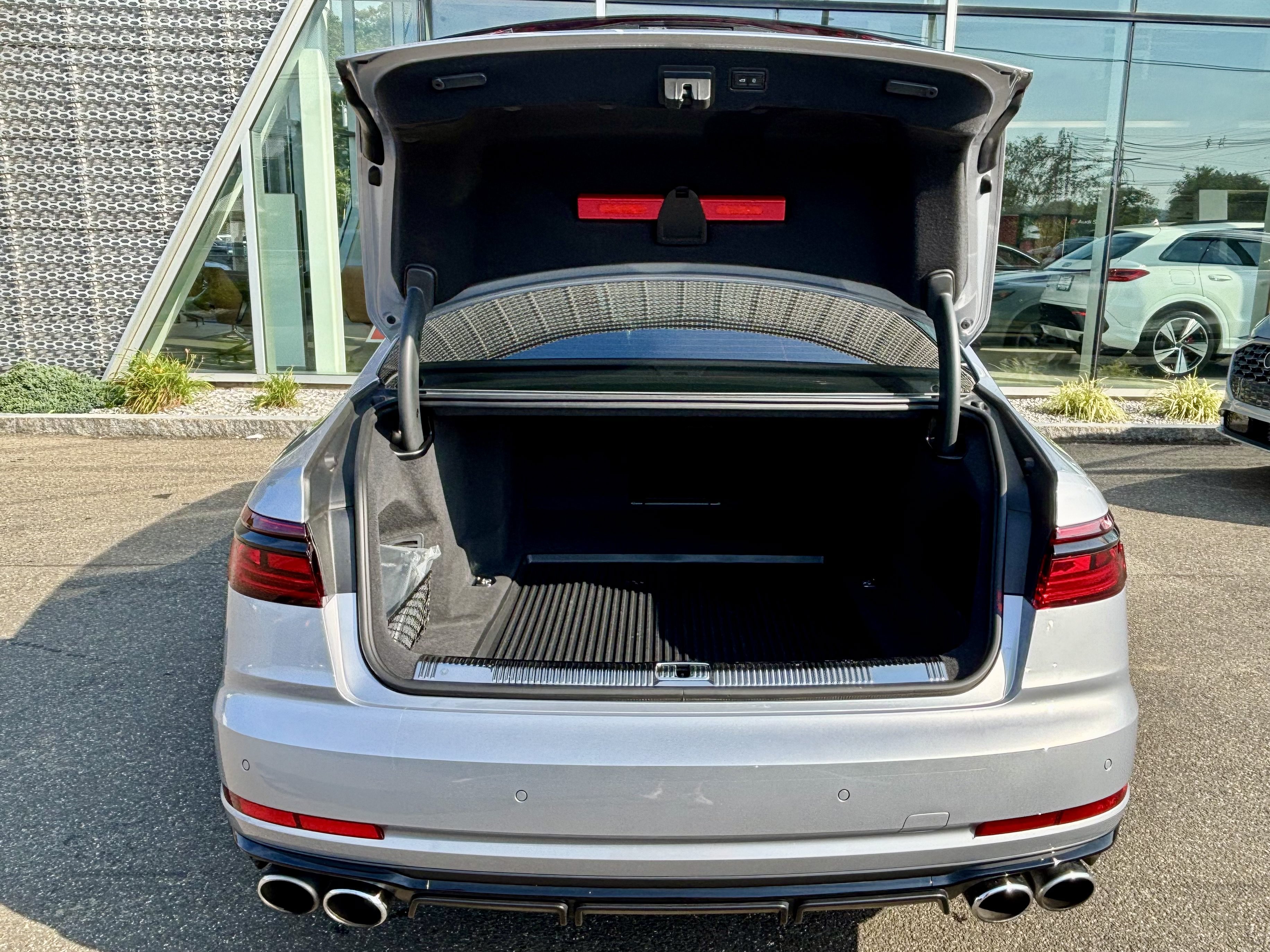 Used 2023 Audi S8 AWD/4WD image 11