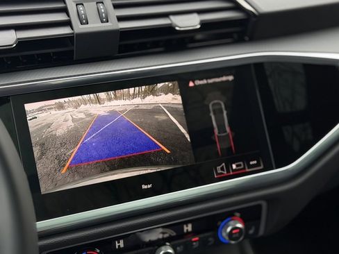 Certified 2025 Audi Q3 2.0T Premium w/ Convenience Package image 19