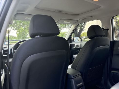 Used 2024 Hyundai Venue SEL FWD image 23
