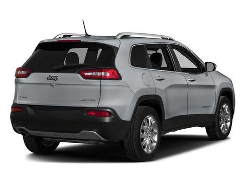 Used 2017 Jeep Cherokee Limited FWD image 3