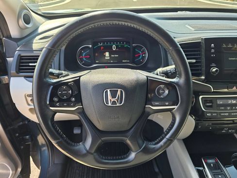 Used 2019 Honda Pilot Touring image 18