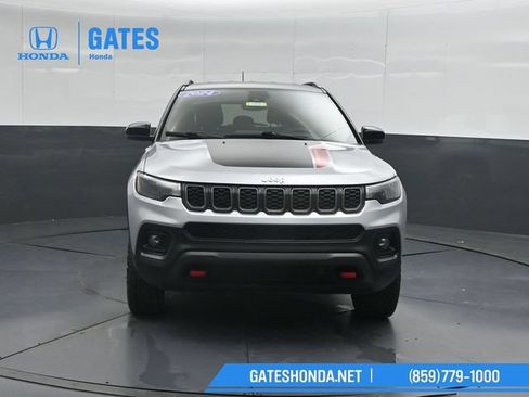 Used 2024 Jeep Compass Trailhawk AWD/4WD image 5