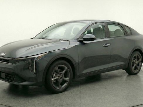 Used 2025 Kia K4 FWD image 3